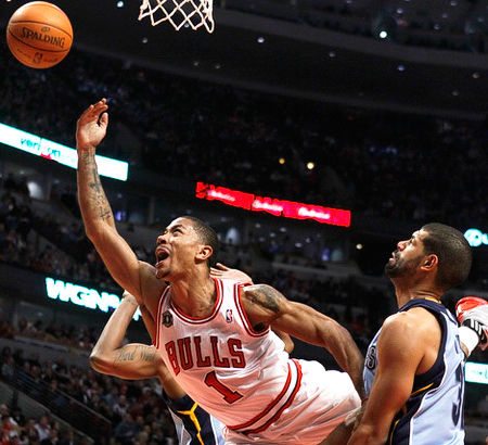 英雄联盟2025总决赛-孟菲斯灰熊发布备战花絮，窗口期绝杀压哨，德甲任务艰巨，年轻球员得到机会的简单介绍