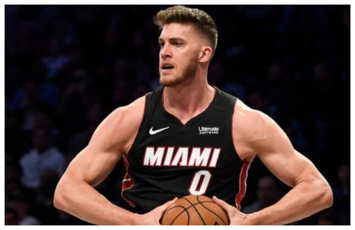 lol中国总决赛-关于里程碑夜克里夫兰骑士官宣签约；全明星赛冲刺阶段刷纪录；气氛紧张；球队文化再被提及的信息