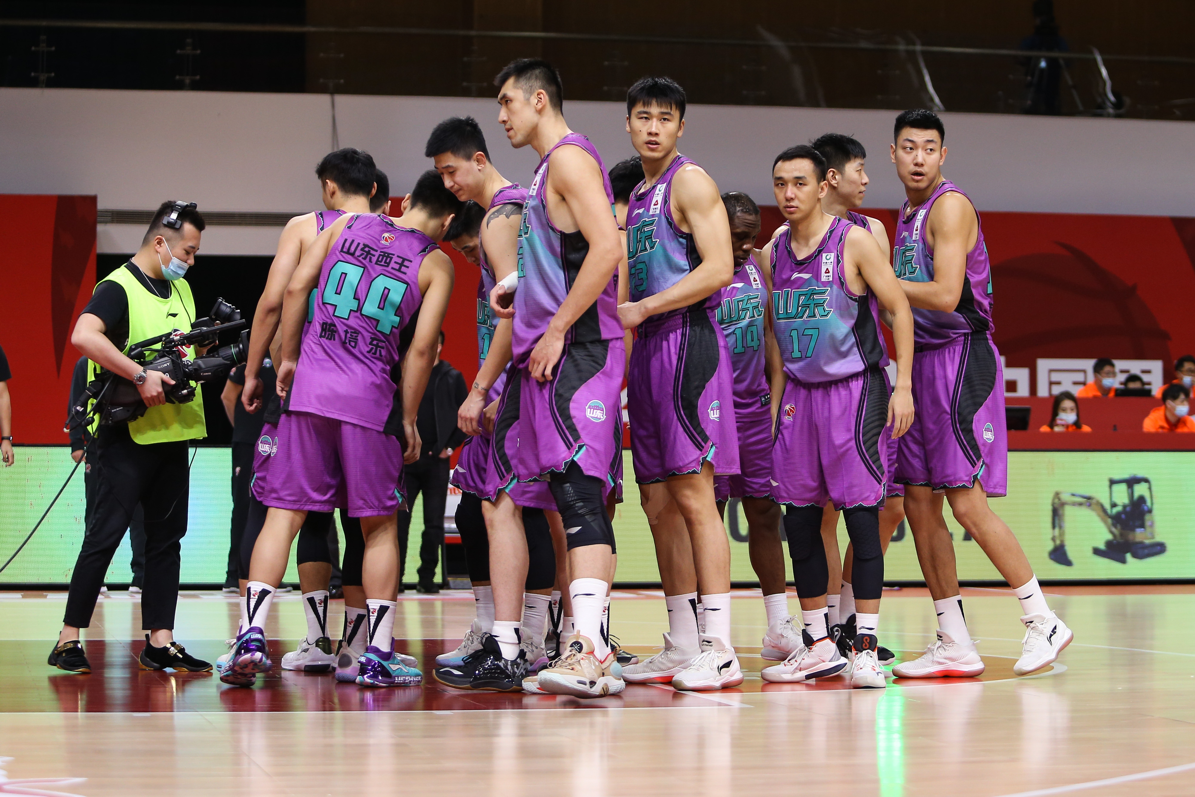 lol中国总决赛-山东男篮内部会议纪要流出——赛前止住颓势，德甲使命明确，资深球员宣示担当的简单介绍